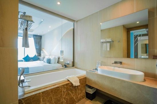Crest Resort & Pool Villas