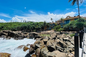 Thaproban Pavilion Waves