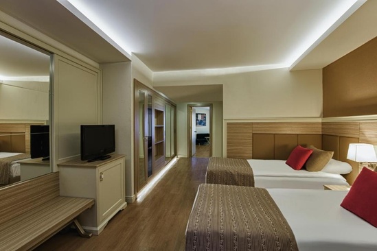 Delphine Deluxe Resort