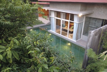 Ambong Pool Villas