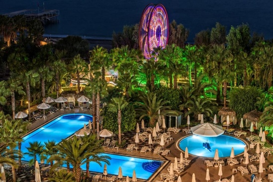 Delphine Deluxe Resort