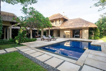 Kayumanis Sanur / Villas & Spa