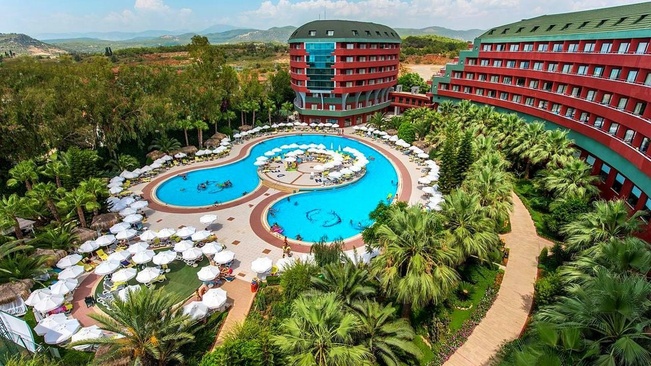 Delphine Deluxe Resort