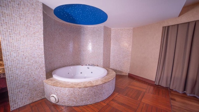 Royal Dragon Hotel