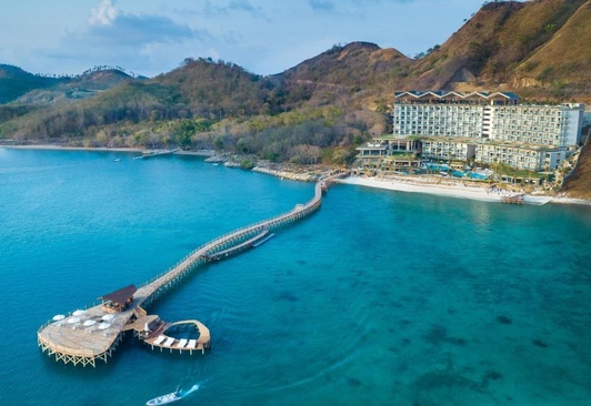 Ayana Komodo Resort, Waecicu Beach