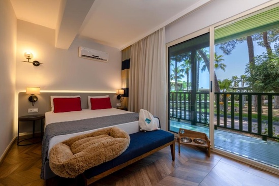 Crystal Flora Beach Resort