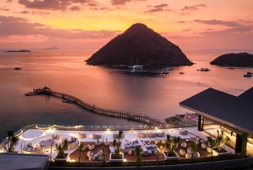 Ayana Komodo Resort, Waecicu Beach