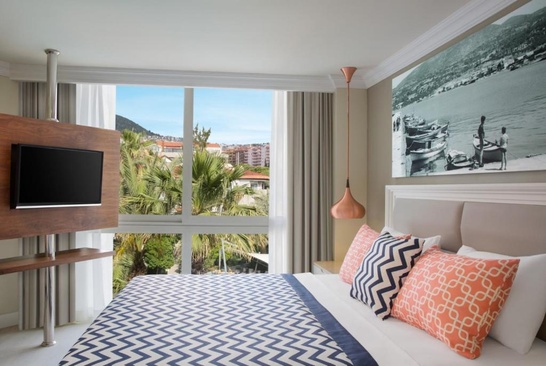 Paloma Marina Suites
