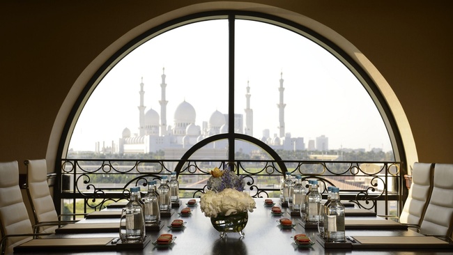 The Ritz-Carlton Abu Dhabi, Grand Canal