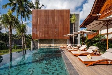 Unagi Wooden Villa By Emana