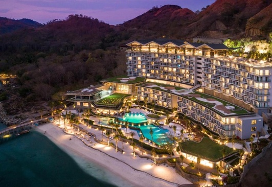 Ayana Komodo Resort, Waecicu Beach