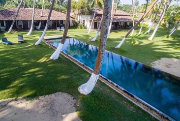Apa Villa
