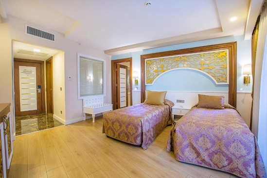 J'Adore Deluxe Hotel & Spa