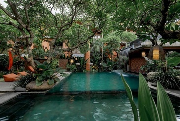 Fourteen Roses Boutique Hotel