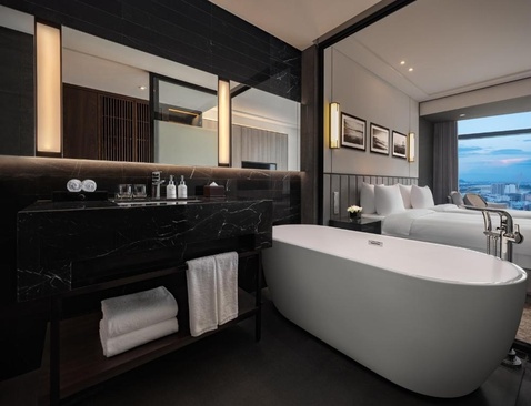 Crowne Plaza Danang Central Hotel (Ex.Bay Capital Danang)