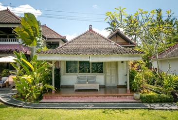 B. Saya Villa