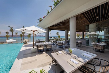 Ayana Komodo Resort, Waecicu Beach