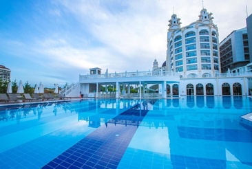 J'Adore Deluxe Hotel & Spa