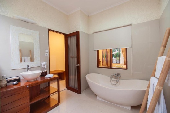 Jambuluwuk Oceano Resort Gili Trawangan
