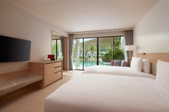 Le Meridien Phuket Mai Khao Beach Resort