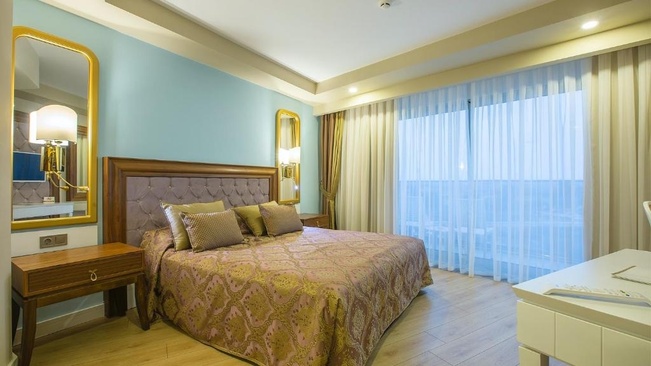 J'Adore Deluxe Hotel & Spa