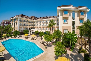 L`Oceanica Beach Resort Hotel