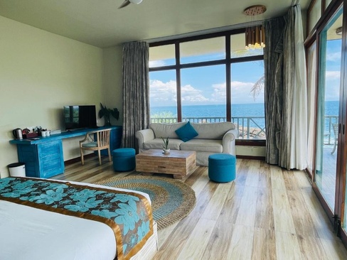 Thaproban Pavilion Waves