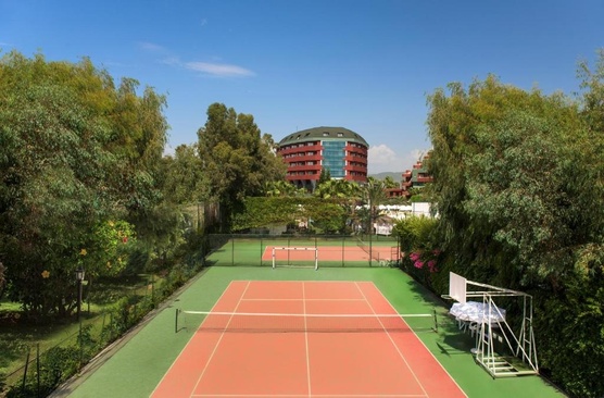 Delphine Deluxe Resort
