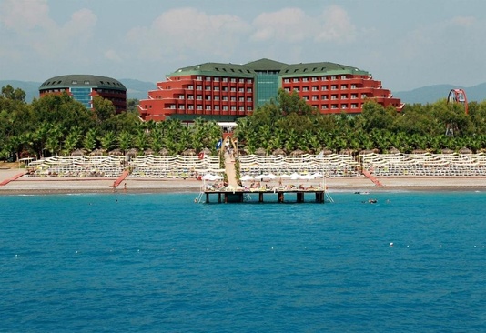 Delphine Deluxe Resort