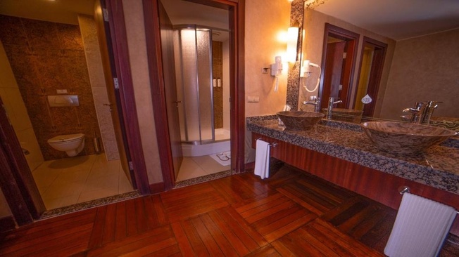 Royal Dragon Hotel