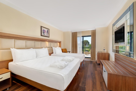 Oz Hotels Incekum Beach Resort