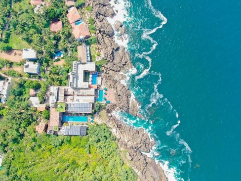 Thaproban Pavilion Waves