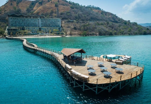 Ayana Komodo Resort, Waecicu Beach