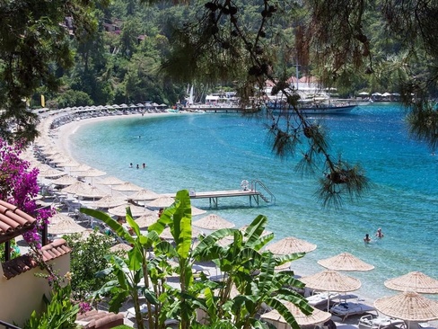 Hillside Beach Club