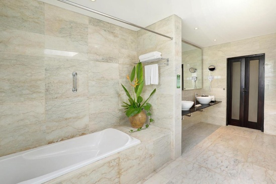 Legian Beach Hotel