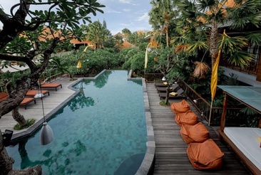 Fourteen Roses Boutique Hotel