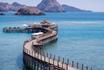 Ayana Komodo Resort, Waecicu Beach