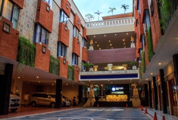 Famous Hotel Kuta