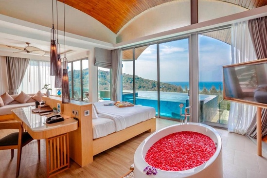 Crest Resort & Pool Villas