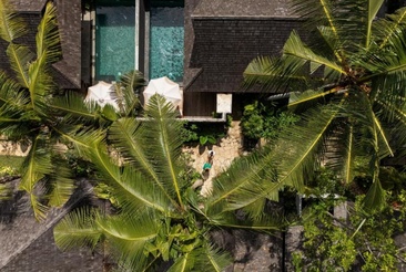 Unagi Wooden Villa By Emana