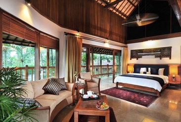 Mason Elephant Park & Lodge