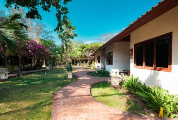 Villa Almarik Resort