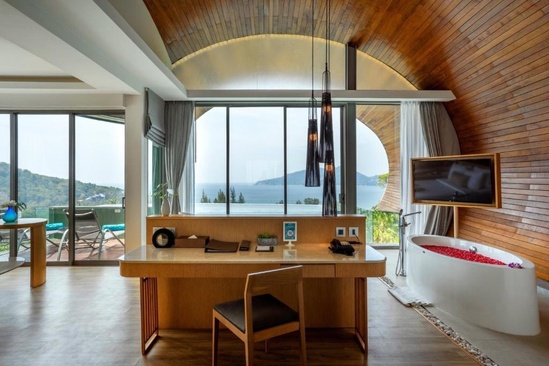 Crest Resort & Pool Villas