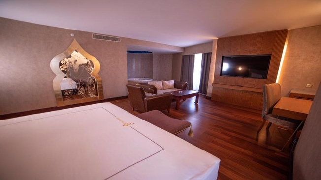 Royal Dragon Hotel
