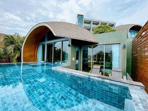 Crest Resort & Pool Villas
