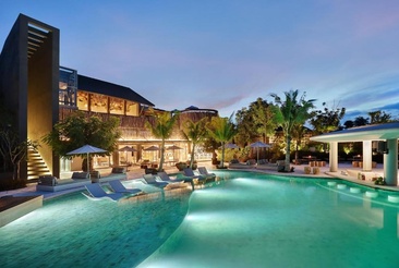 Cross Bali Breakers Resort