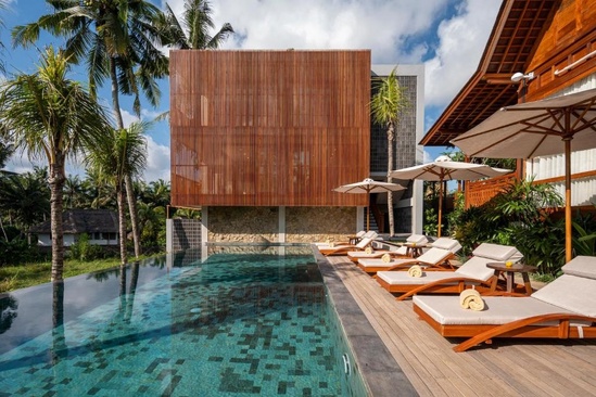 Unagi Wooden Villa By Emana