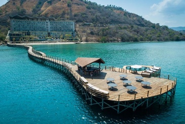Ayana Komodo Resort, Waecicu Beach
