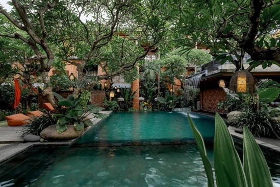 Fourteen Roses Boutique Hotel