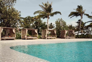 Patina Maldives, Fari Islands